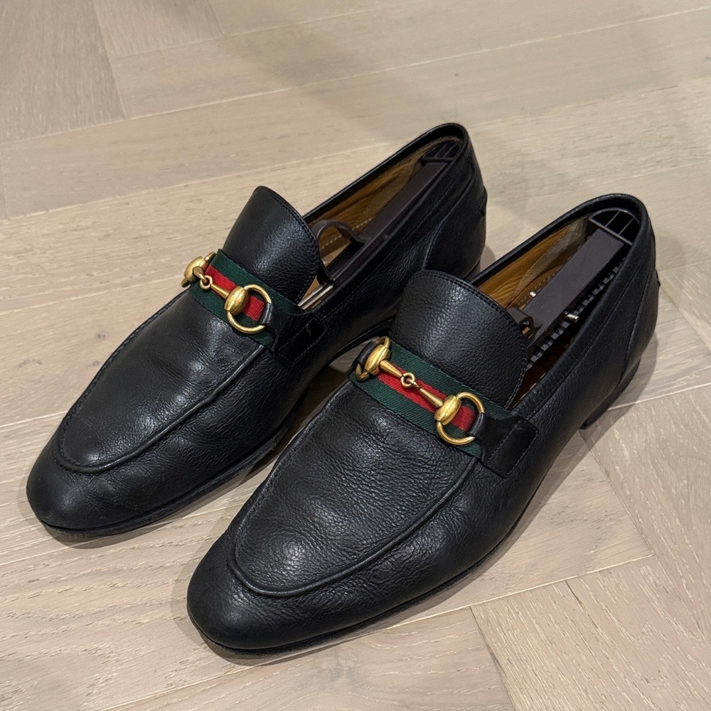 Gucci Black Leather Loafers with Gold and Green Detail